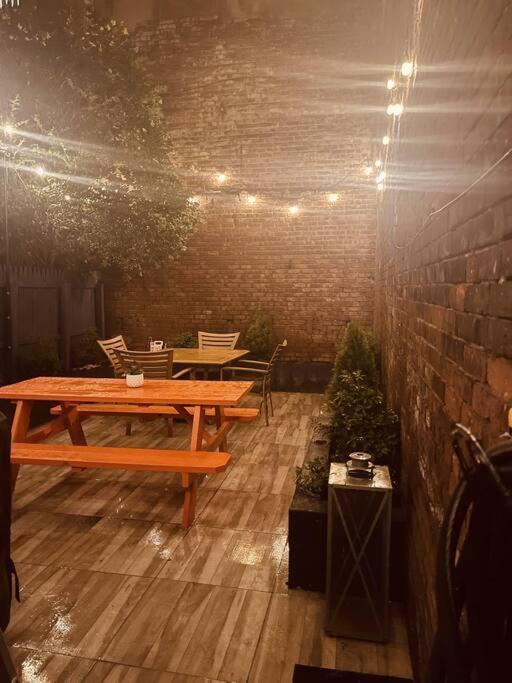 Villa 1850S Historic Row House 7Min Train To Nyc With Private Backyard Jersey City Exterior foto