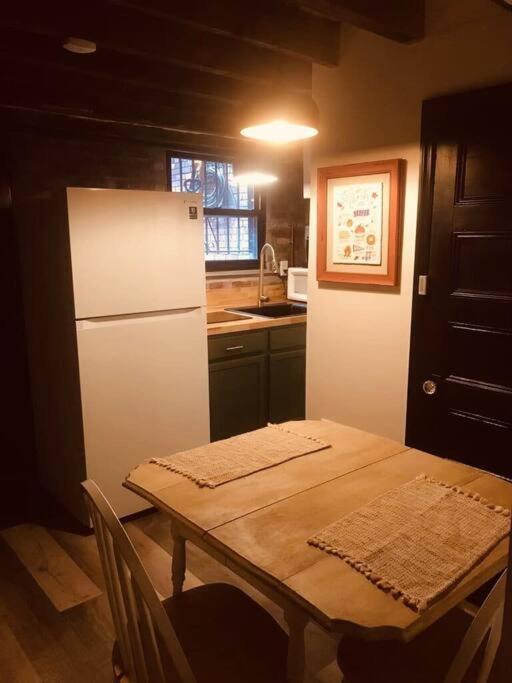 Villa 1850S Historic Row House 7Min Train To Nyc With Private Backyard Jersey City Exterior foto