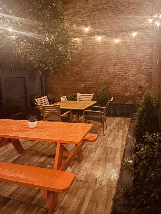 Villa 1850S Historic Row House 7Min Train To Nyc With Private Backyard Jersey City Exterior foto